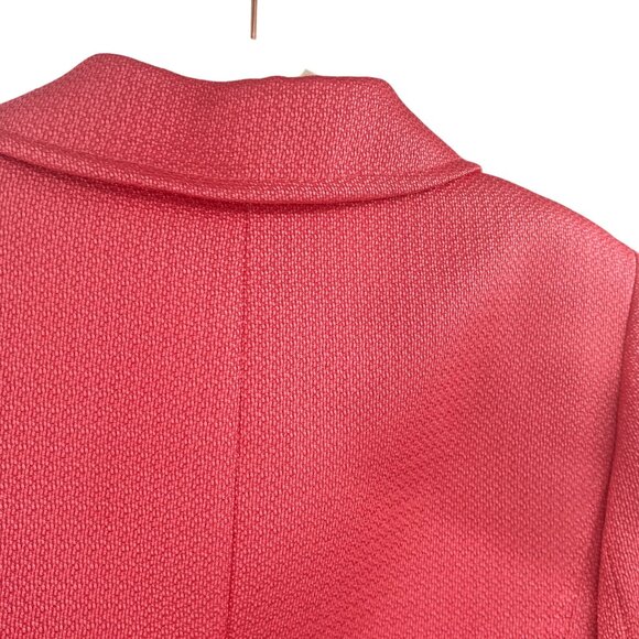 Tahari Hot Pink Short Jacket Textured 3 Button Size 10 Collar Cuffs Jackie-O Chi - Picture 4 of 14